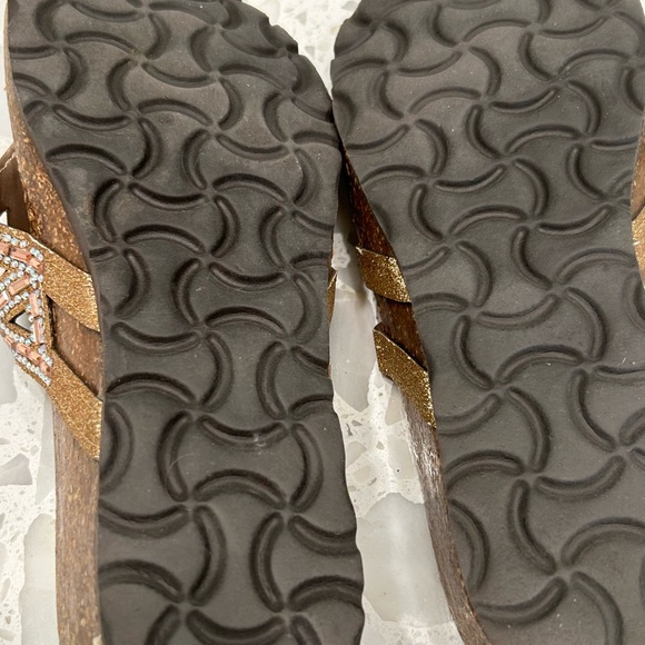 2 pairs of sandals - Picture 4 of 11